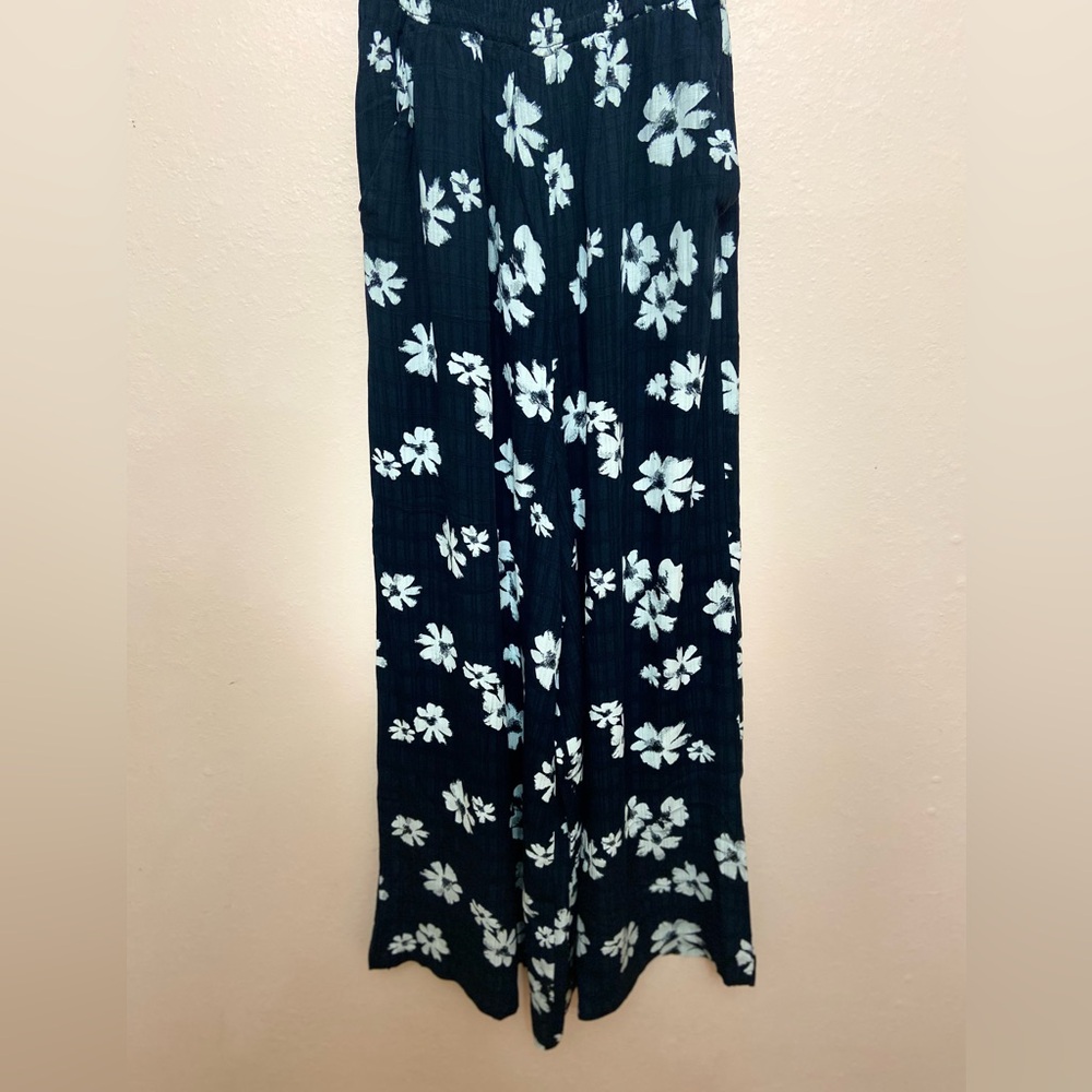 American Eagle Flutter Sleeve Jumpsuit - Picture 5 of 7